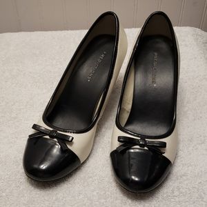 Predictions cream & black pumps, 5